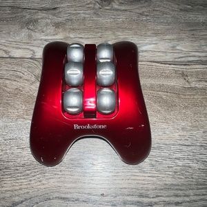 BROOKSTONE SINGLE FOOT MASSAGER- OPERATED WITH BATTERIES